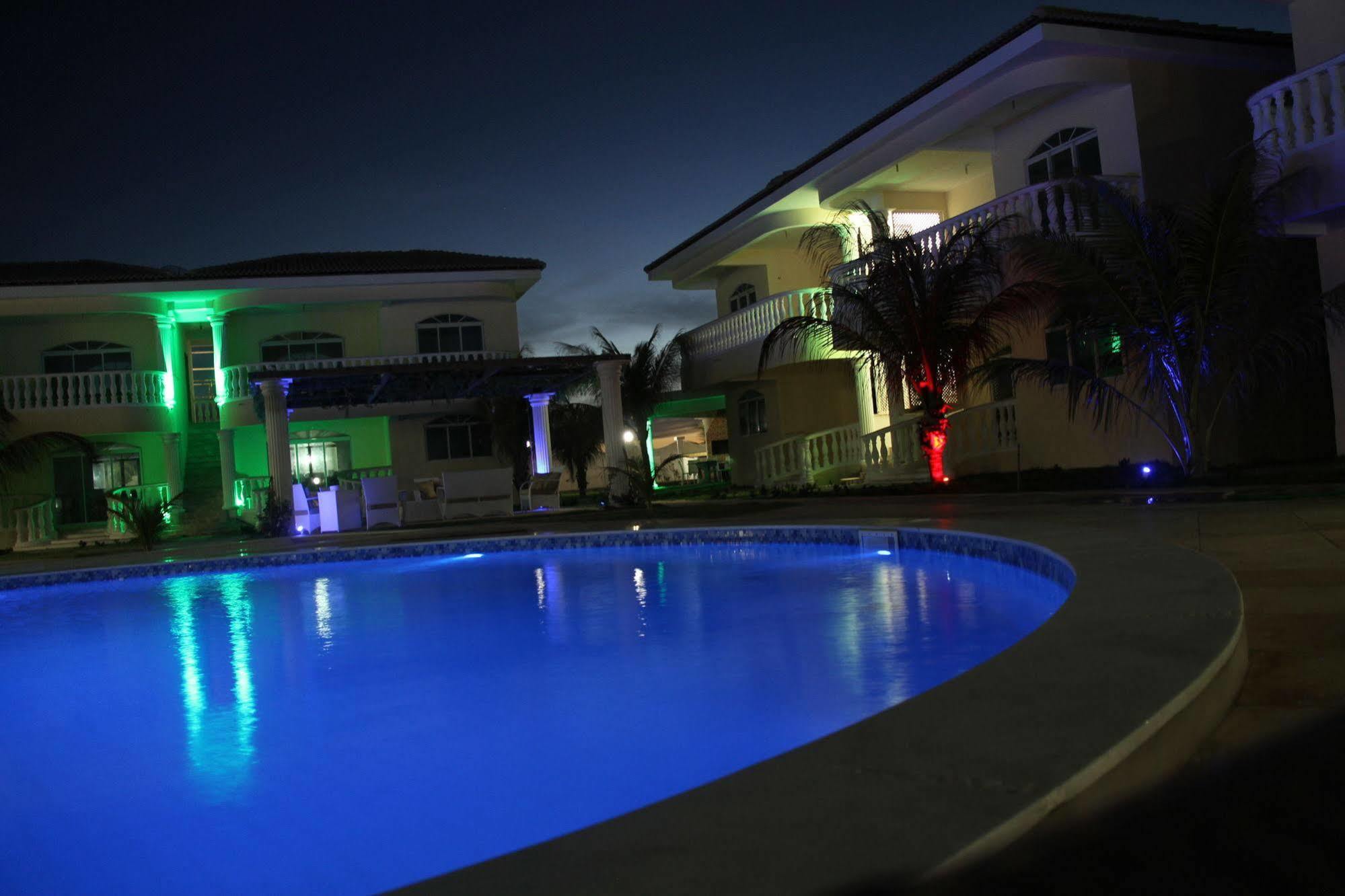 Paradise 2*